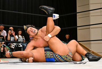 飯野雄貴から３カウントを奪う稲村愛輝