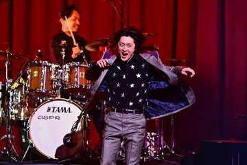 ステージで躍動した真田ナオキ