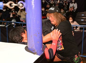 写真：【新日本】内藤哲也が返礼のデスティーノで海野翔太をKO