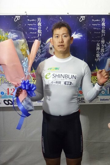  完全Ｖに安どする脇本雄太（東スポWeb）