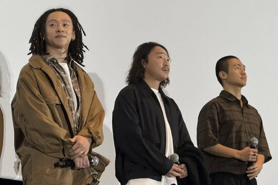 左から平野歩夢、平野英樹、平野海祝