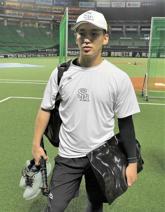 アダプベースを持ちながら、その狙いを語る前田悠伍