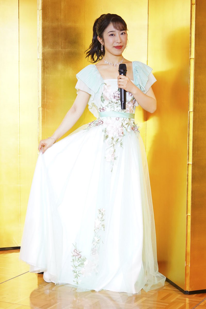 津吹みゆ「もう恥ずかしくて…」 デビュー９周年記念ショーで感謝の〝高校時代の制服姿〟 | 記事 | 東スポWEB