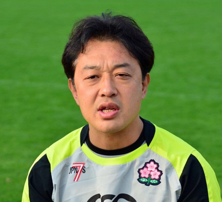 Kensuke Iwabuchi mentoring younger players