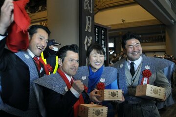 左からアントキの猪木、アントニオ小猪木、北斗晶、佐々木健介