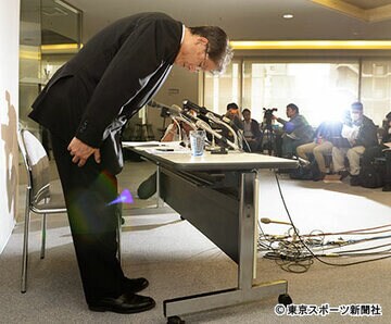 会見で深々と頭を下げた浦和の淵田社長