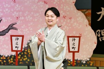 外国人の観客に向け、歌舞伎の解説をした片岡千壽