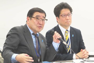 拉致被害者家族連絡会の横田拓也代表(右)と西岡力代表
