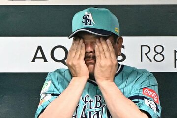あまりの惨状に目を覆うソフトバンク・藤本監督