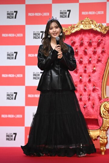 全身黒コーデで登場した藤田ニコル