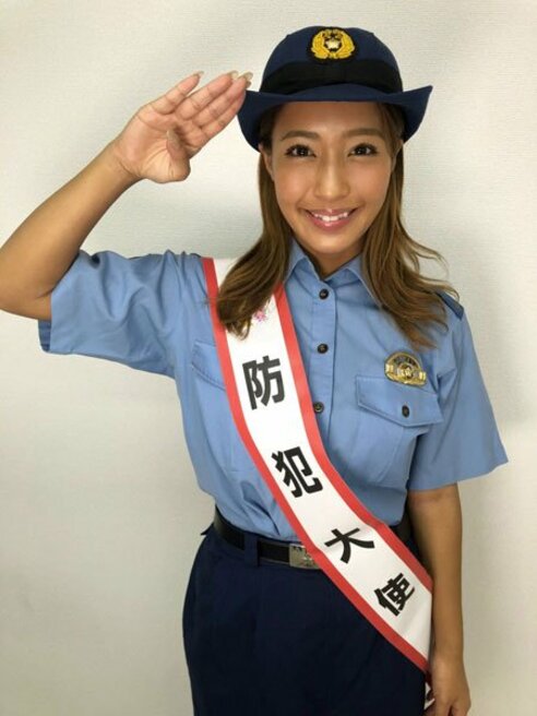 日本一黒いグラドル〟橋本梨菜が「神奈川県警防犯大使」に就任！ | 東