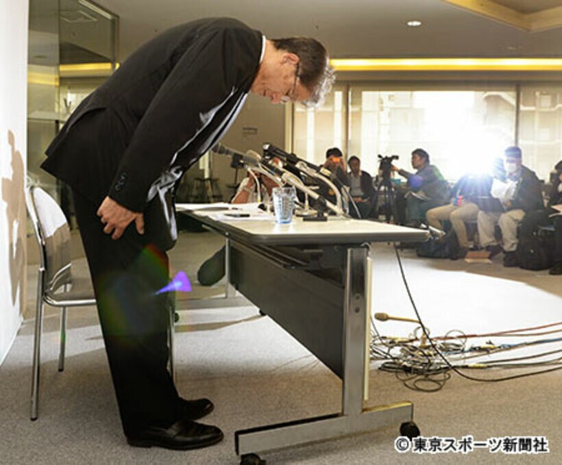 会見で深々と頭を下げた浦和の淵田社長