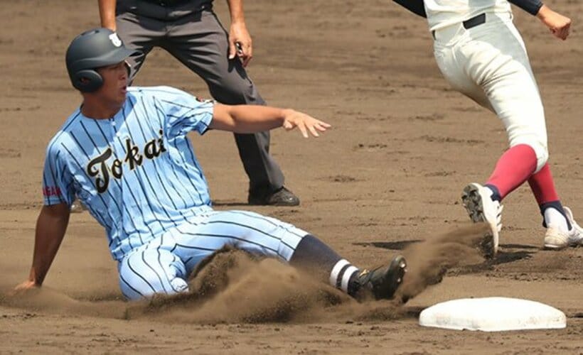  ７回表、二盗を決めた東海大相模・西川
