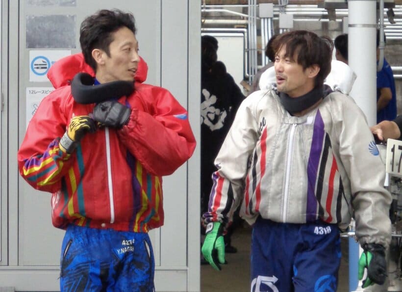 初日連勝の長畑友輔。右は桑原将光