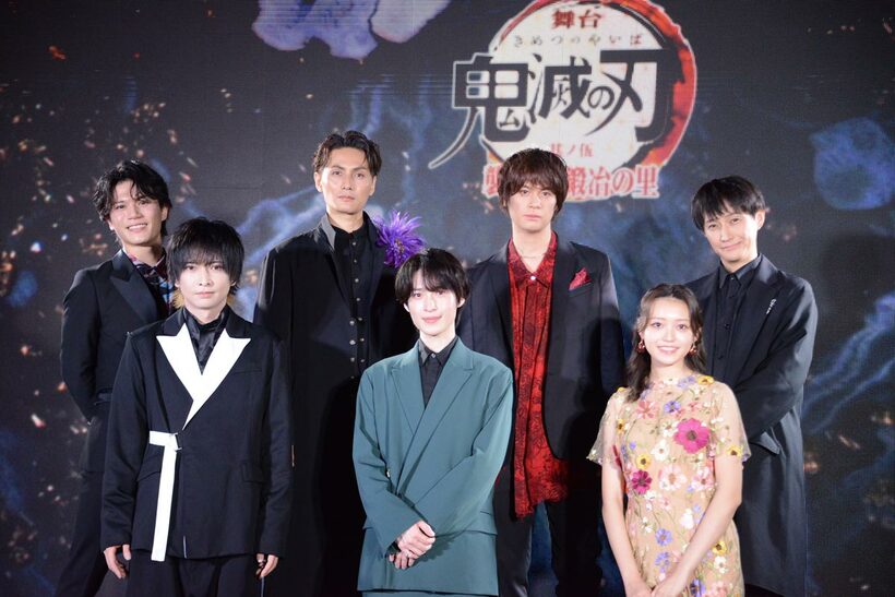 (上段左から)蒼木陣、加藤和樹、浦井健治、元吉庸泰(下段左から)佐々木喜英、阪本奨悟、高橋かれん