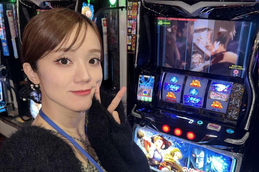 パチスロも一ノ瀬みくの仕事のひとつだ(提供写真)