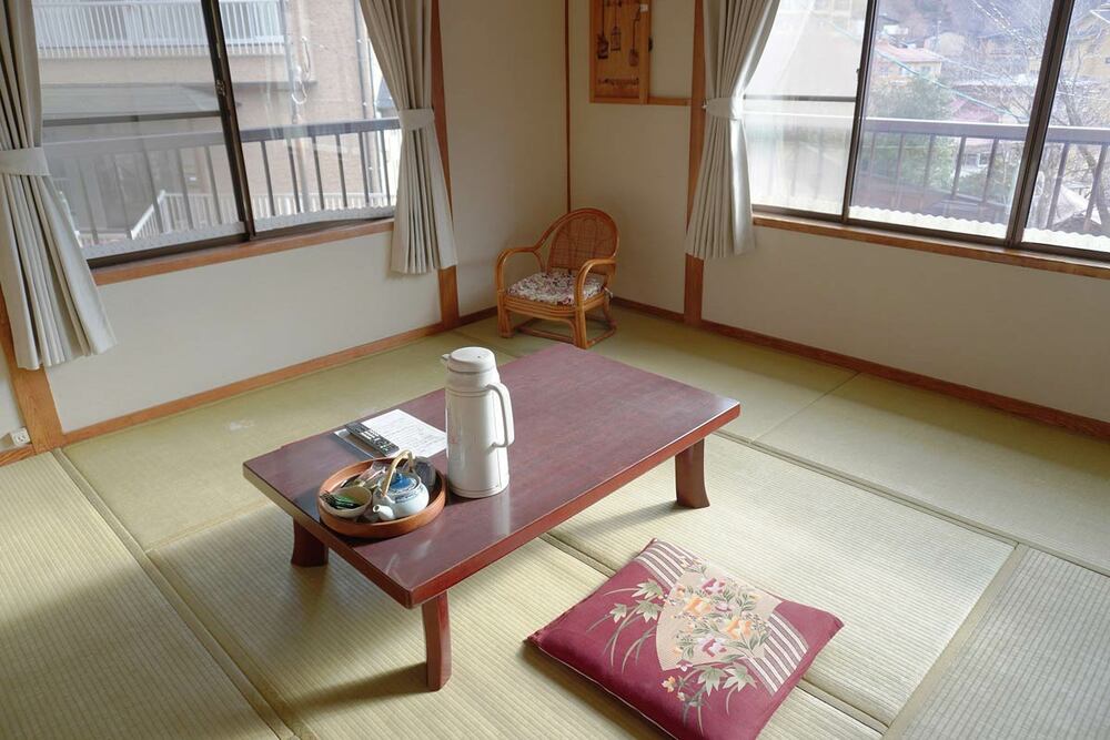明るい角部屋の和室
