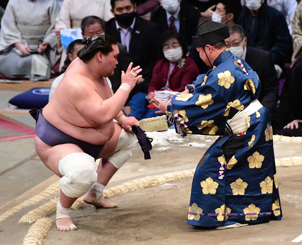 写真：【九州場所】「反ごっつぁん」照ノ富士の〝支援会社〟が感激した