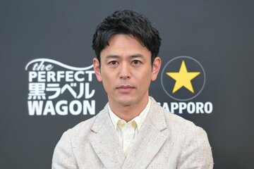 栗須を演じる妻夫木聡