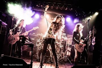年内最後のライブを行うPUNISH