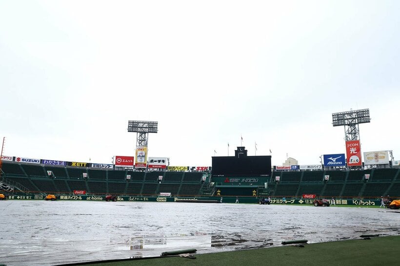 雨天中止となった甲子園球場