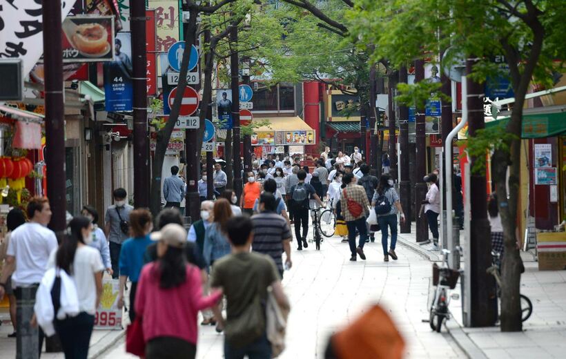  新型コロナ感染者が昨年９月以来の８０００人超え。外出は控えるべきか…（東スポWeb）