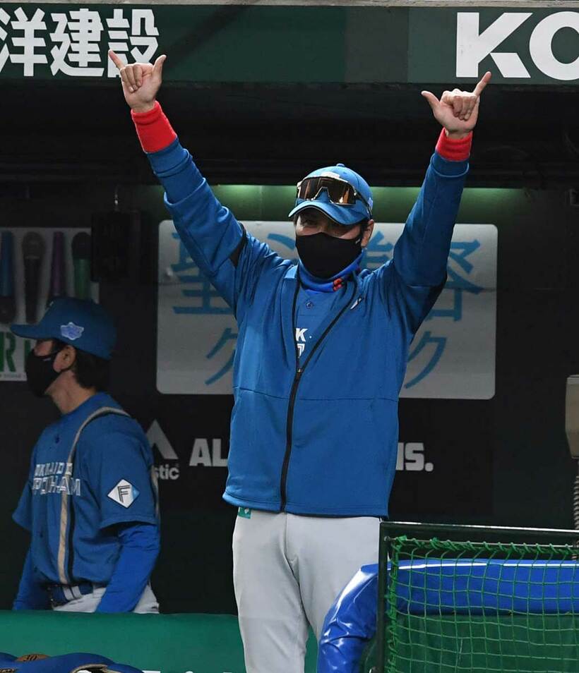  今季初の連勝に新庄監督は両手を挙げて大喜び（東スポＷｅｂ）