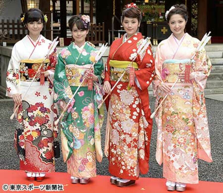 左から槙田紗子、奥仲麻琴、筧美和子、大石絵理