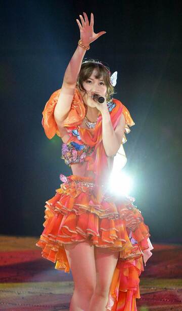 ソロで歌う仁藤萌乃（2013年）