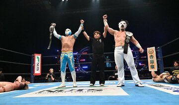 第８３代王者に輝いたミスティコとデスペラード（右）