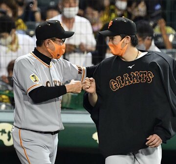  高橋(右)の活躍が原監督の補強戦略を動かす？