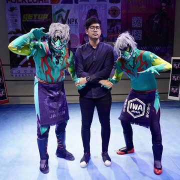  タイのセットアップ・プロレスリング入りが決まった左から河童小僧、プミ代表、河童小僧ジュニア