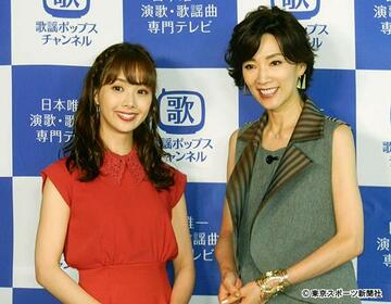  真琴つばさ（右）と妃海風