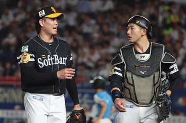 バッテリーを組んだ上茶谷大河(左)と山本祐大