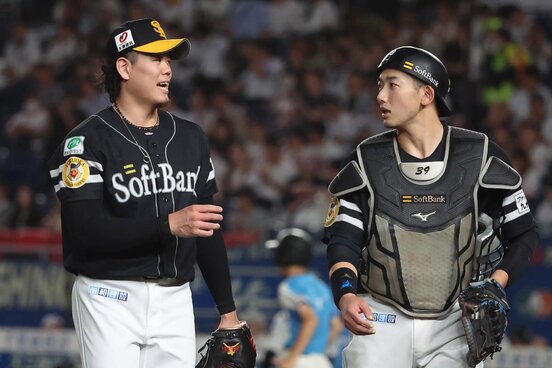 バッテリーを組んだ上茶谷大河(左)と山本祐大