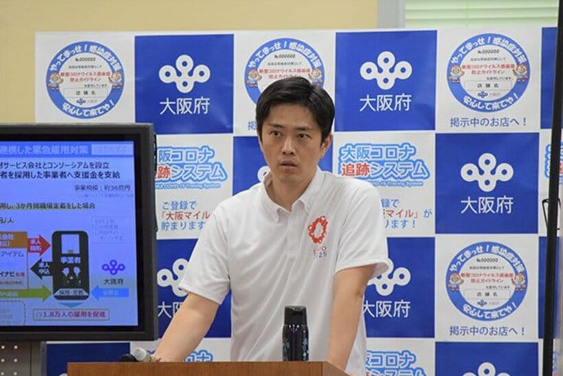  定例会見を開いた吉村知事