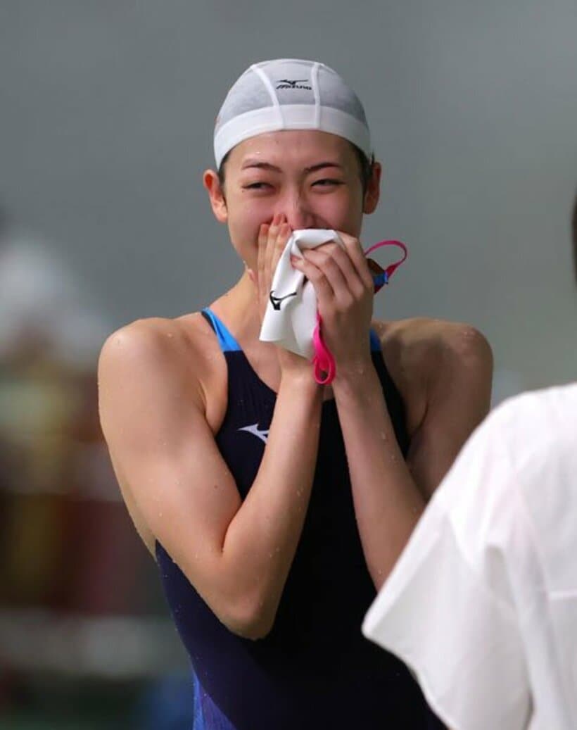  １年７か月ぶりのレースを終えた池江は号泣。日本中に感動を呼んだ（代表撮影）