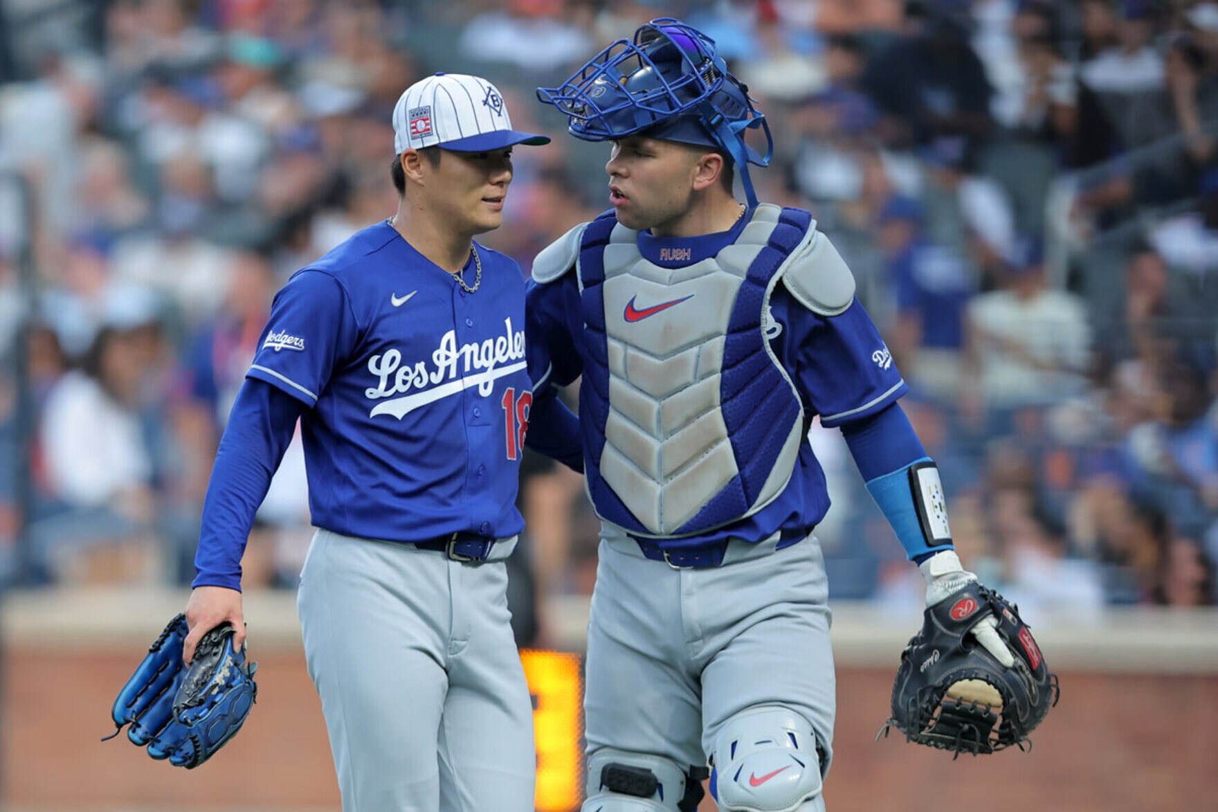 山本由伸（左）とラッシング（ロイター）