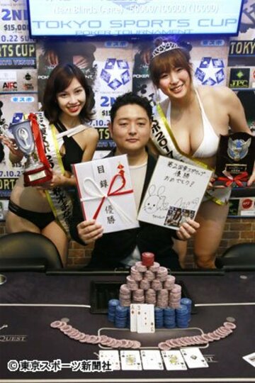  優勝したｇｄｊさん（左は桜木まな美、右はまなせゆうな）