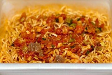 キムチ鍋の素で味付けした感じ？