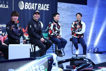 トークショーを行った（左から）阪口晴南、笹原右京、仲谷颯仁、毒島誠