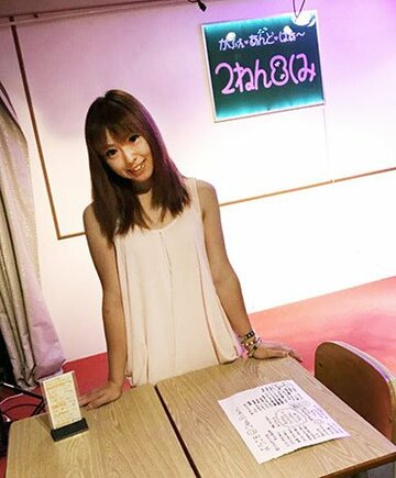  アイドルカフェ「２ねん８くみ」の店内