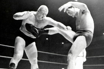 馬場の１６文キックがブルーザーのみぞおちをえぐる