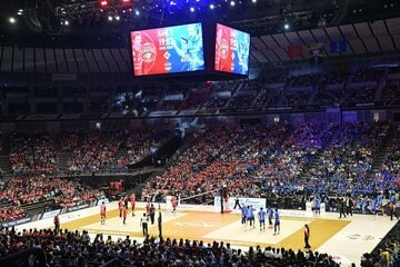 サントリーと大阪Ｂの大熱戦で、横浜アリーナは３日連続の大入りとなった