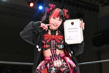 スターダムとの専属契約を発表した伊藤麻希