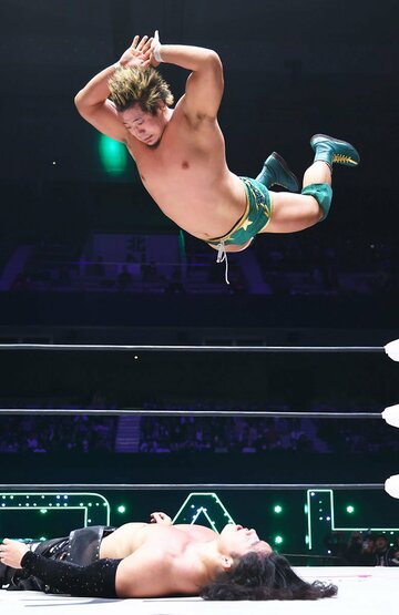 OZAWA(下)にDIS CHARGEを決める稲村愛輝
