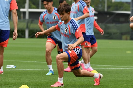 代表合宿に合流したMF久保建英(中)