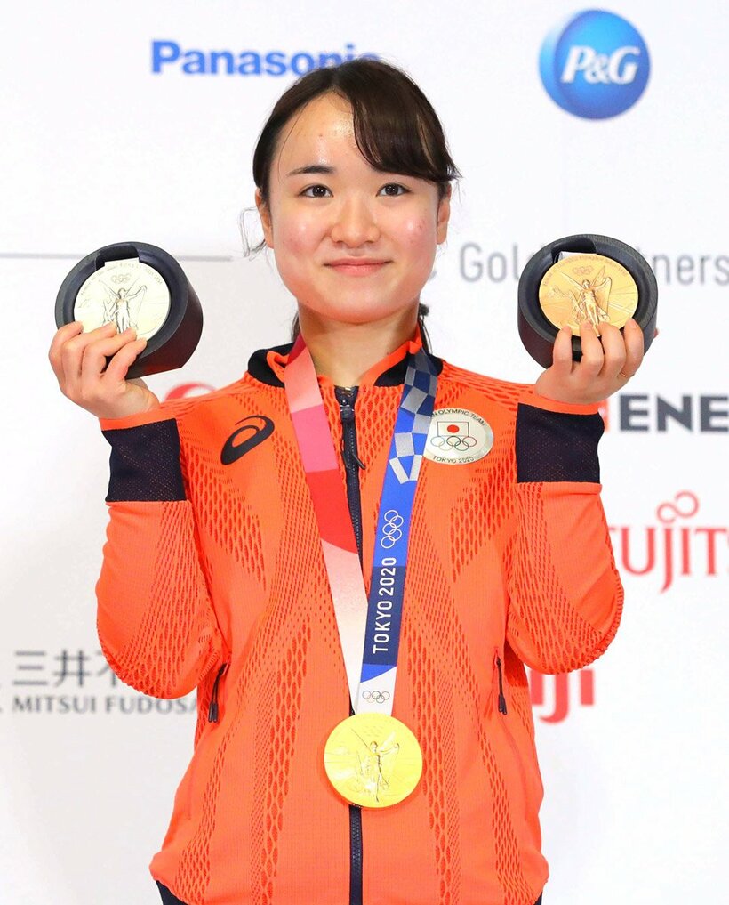  金銀銅のメダルを獲得した伊藤美誠（代表撮影）