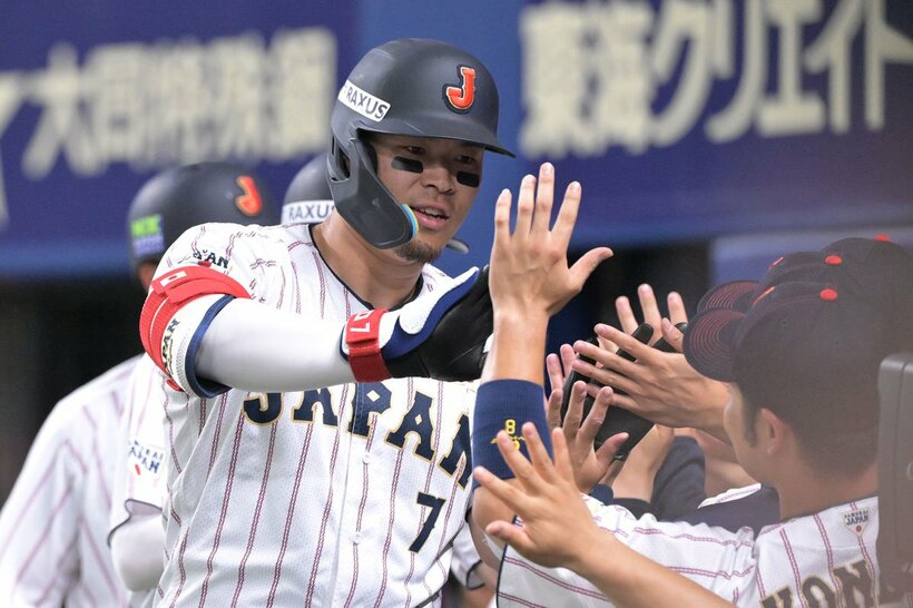 ナインから祝福された佐藤輝