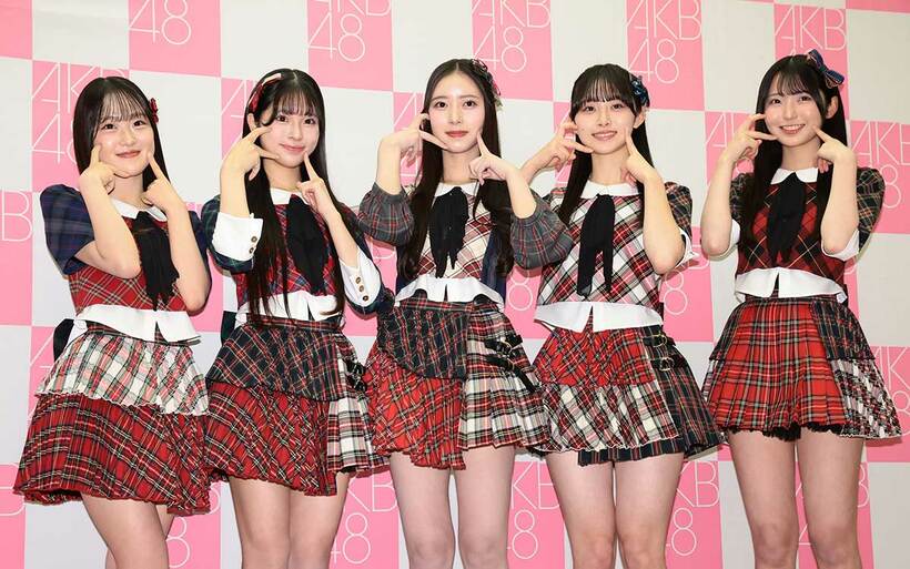 ２１期研究生の左から高橋舞桜、牧戸愛茉、森川優、渡邉葵心、田中沙友利